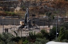 İsrail güçleri, işgal altındaki Batı Şeria'da Filistinlilere ait 3 evi yıktı