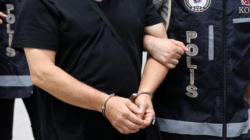 İzmir Büyükşehir Belediyesine yönelik "ihaleye fesat karıştırma" soruşturmasında 2 şüpheli tutuklandı