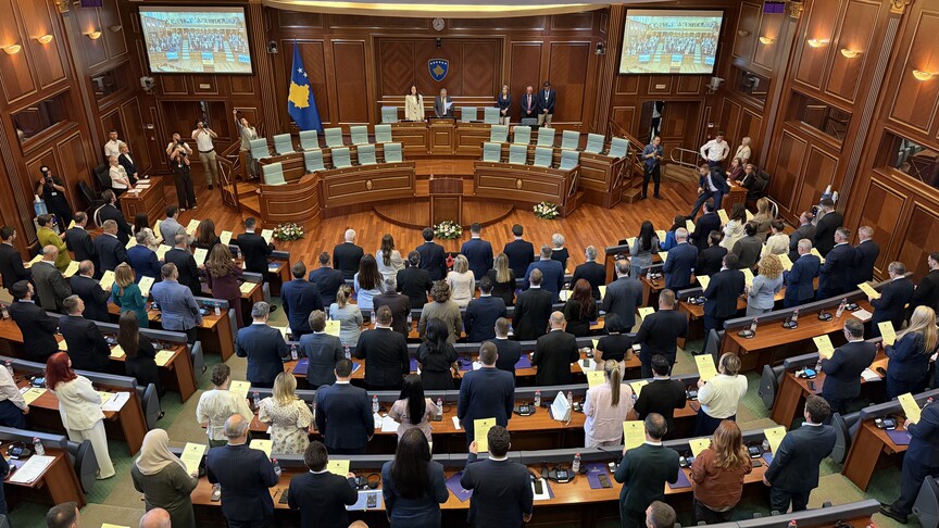 Betohen deputetët e rinj të Kuvendit të Kosovës  shtyhet seanca konstituive