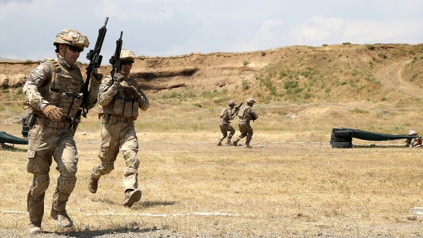 "Savaşçı Yarışması"nda üçüncü olan Bitlis'te görevli JÖH'ler zorlu eğitimlerden geçiyor haber görseli