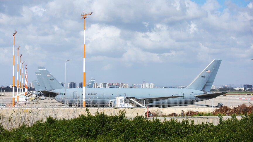 İsrail basını: ABD, Ben Gurion Havalimanı’ndaki bazı yakıt ikmal uçaklarını geri çekmeye başladı haber görseli