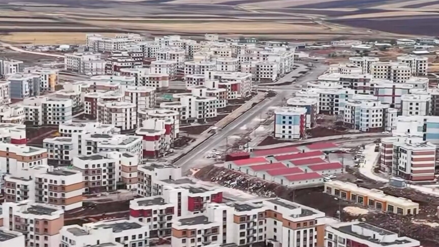 Çevre, Şehircilik ve İklim Değişikliği Bakanlığından "Diyarbakır Afet Konutları" paylaşımı haber görseli