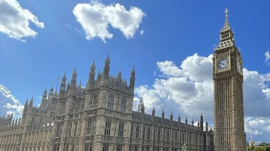 Britania shton 19 objektiva në listën e sanksioneve ndaj Rusisë