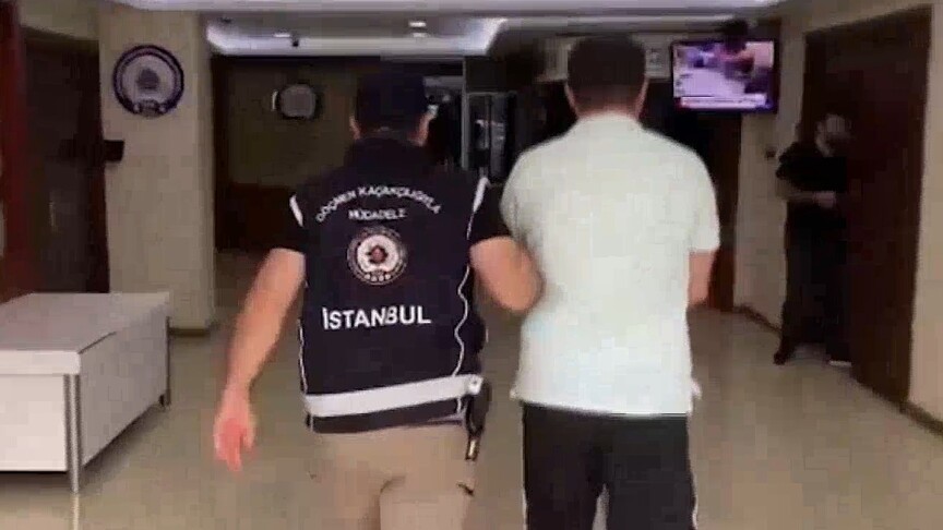 Haksız yollarla Türk vatandaşlığı kazandırdığı belirlenen suç örgütü operasyonunda 32 zanlı tutuklandı haber görseli