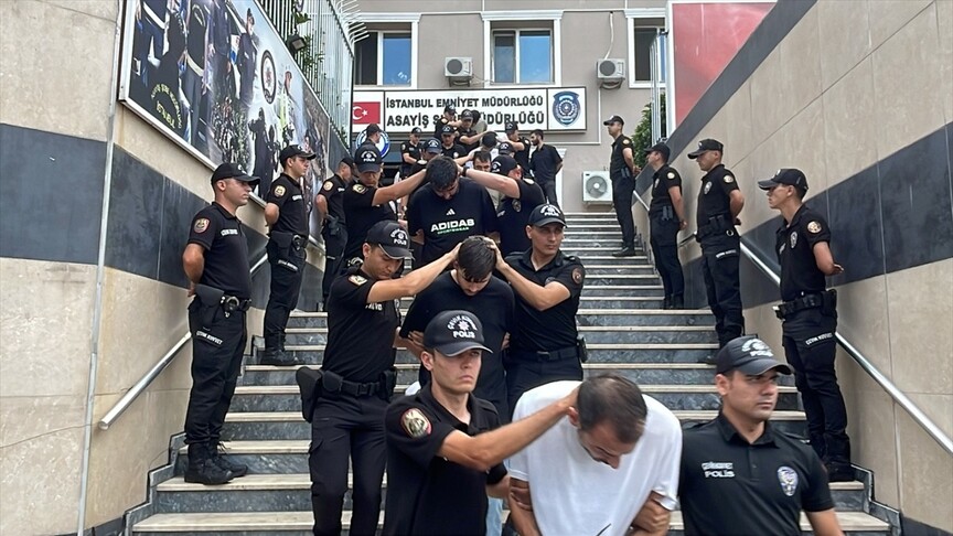 İstanbul merkezli 4 ilde suç örgütüne yönelik operasyonda 32 şüpheli yakalandı haber görseli