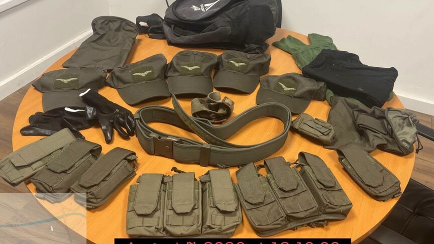 Policia gjen veshje dhe pajisje ushtarake në veri të Kosovës