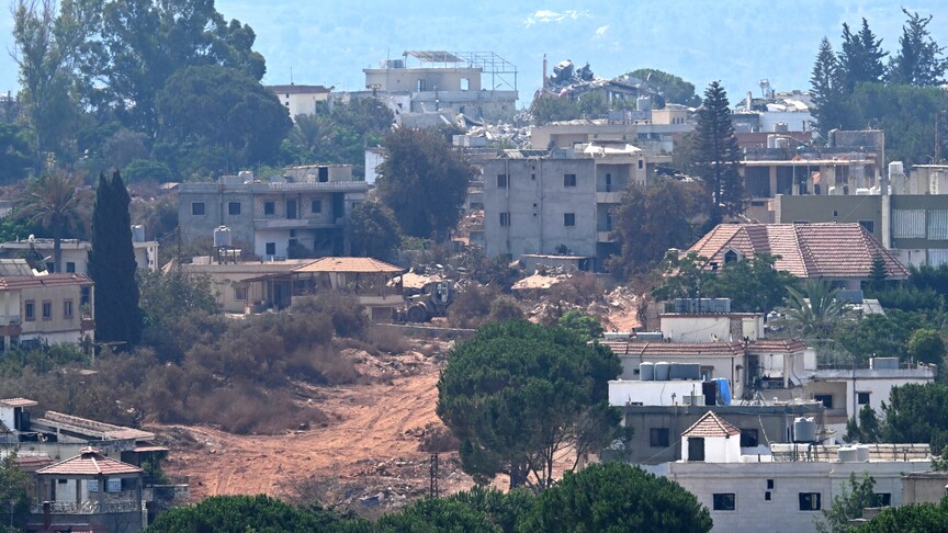 İsrail'in Lübnan'a saldırıları sürerken patlamamış mühimmata müdahalede 3 asker yaralandı haber görseli