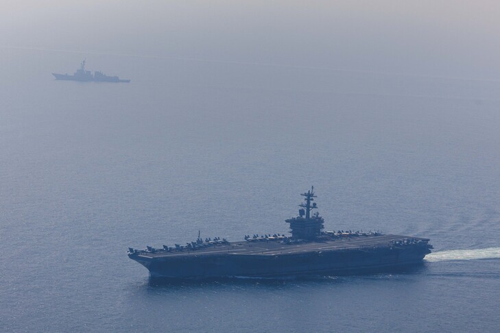 ABD askerlerinin aileleri, Hürmüz'de görevli USS Abraham Lincoln uçak gemisindeki koşullardan şikayetçi