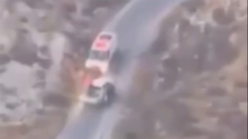Filistin topraklarını gasbeden İsrailliler Batı Şeria'da Kızılay ambulansına saldırdı
