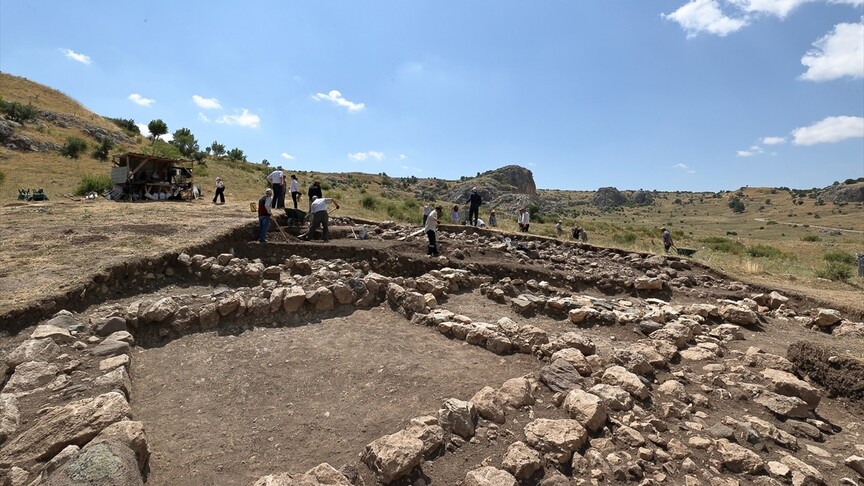 Hattuşa'nın 8 bin yıllık geçmişini 5 ülkeden 55 bilim insanı araştırıyor haber görseli