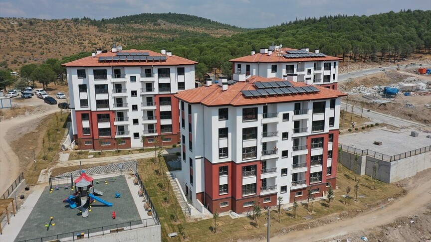 Balıkesir'de yapımı tamamlanan afet konutlarının hak sahipleri kurayla belirlendi