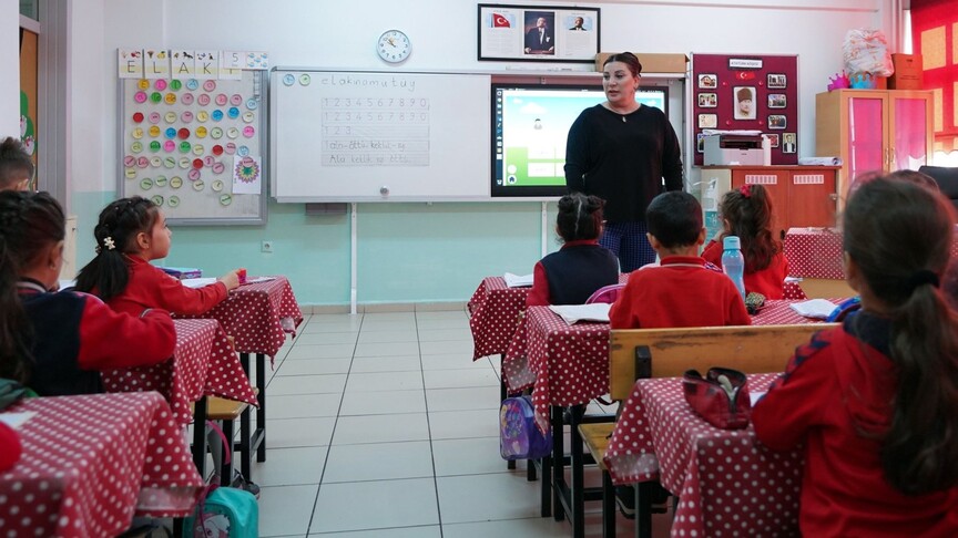 Sözleşmeli öğretmenlik yapan eşlerin yer değiştirme başvuruları 12 Ağustos'ta başlayacak haber görseli