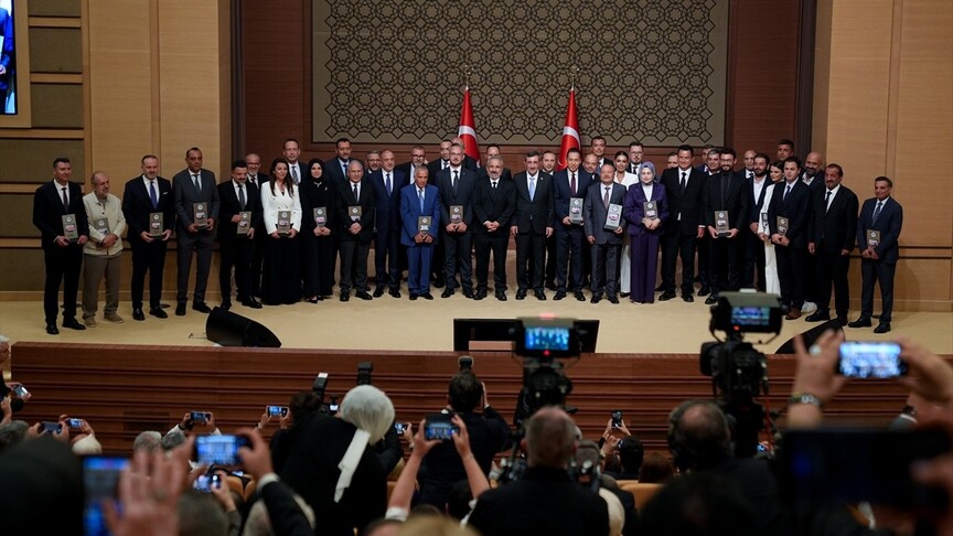 "11.⁠ ⁠Anadolu Medya Ödülleri" sahiplerini buldu haber görseli