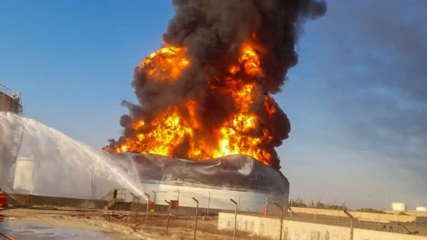 Libya’da çevresinde silahlı grupların çatıştığı Zaviye petrol deposunda yangın çıktı