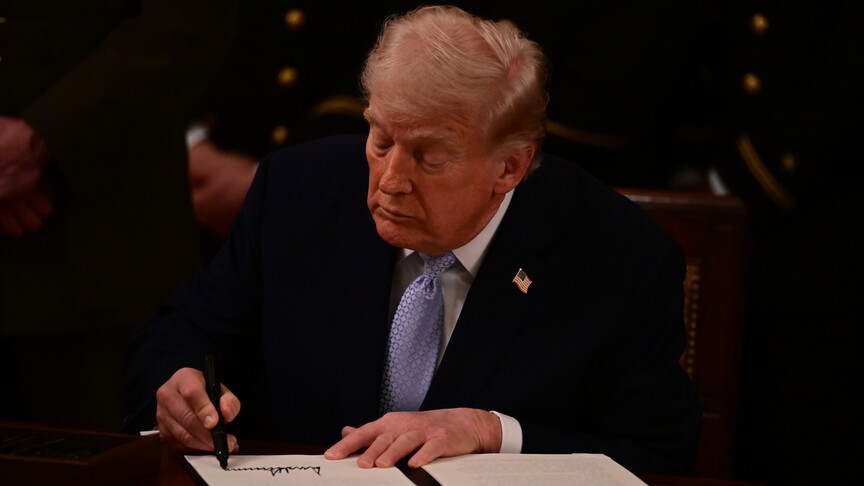 ABD Başkanı Trump, çocukluk dönemi aşılarına ilişkin önerileri sınırlayan kararnameyi imzaladı