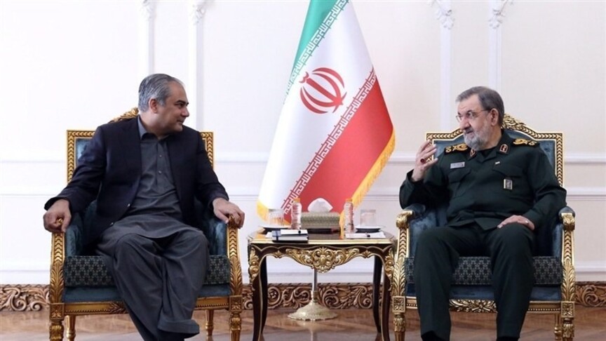 إيران وباكستان تبحثان العلاقات الثنائية والتطورات الإقليمية