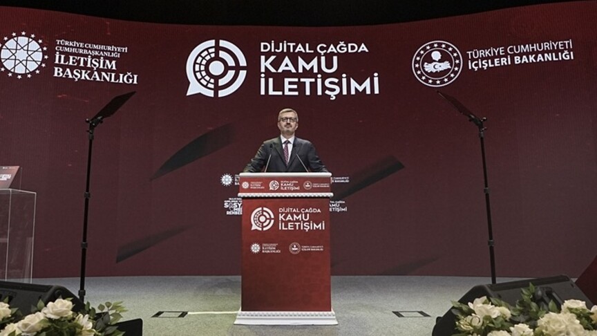 İletişim Başkanı Duran: Vatandaşla iletişimi tek bir mecra ile sınırlı tutmamız düşünülemez haber görseli
