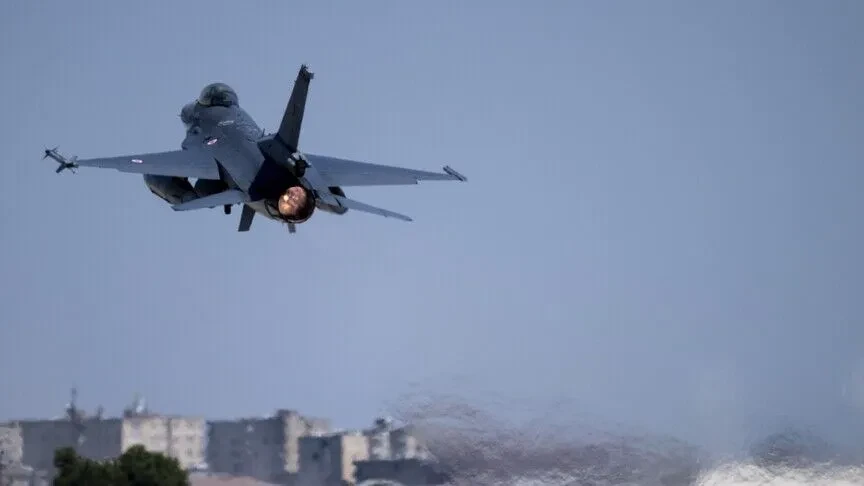 Avioni F 16 i Forcave Ajrore Turke rrëzohet gjatë fluturimit stërvitor në Yalova  shpëton piloti