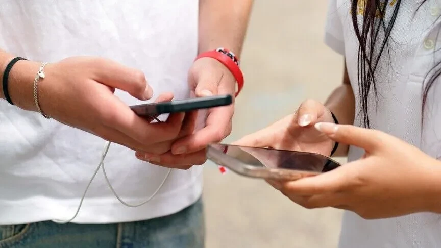 Bullgaria po shqyrton vendosjen e kufizimeve në mediat sociale për fëmijët