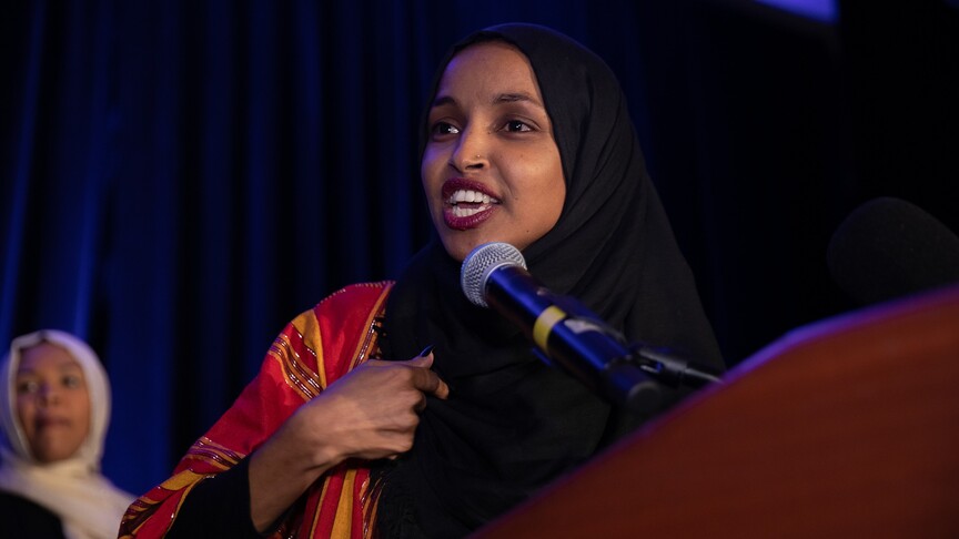 ABD Kongresi için yarışan Müslüman adaylardan Ilhan Omar, Minnesota'daki ön seçimleri kazandı haber görseli