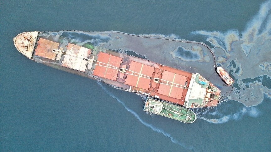 Oil leaking from grounded tanker started reaching Oman mainland: UN shipping agency