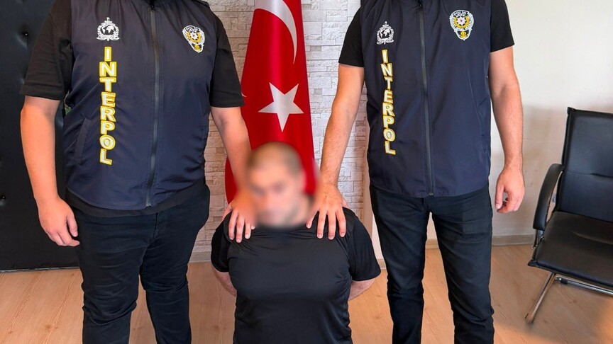 Kırmızı bültenle aranan suç örgütü elebaşıları Ferhat Delen ve Erdoğan Aykut yakalandı haber görseli