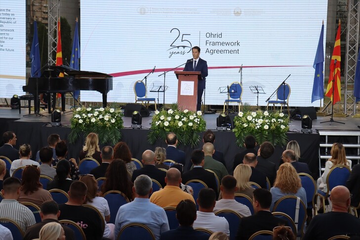 Maqedonia e Veriut shënon 25 vjetorin e Marrëveshjes së Ohrit  theksohet rëndësia e paqes  bashkëjetesës dhe besimit