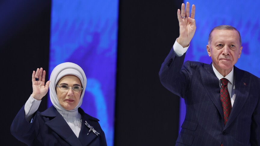 Emine Erdoğan: AK Parti'nin yarın da ülkemize yeni ufuklar açacağına yürekten inanıyorum haber görseli