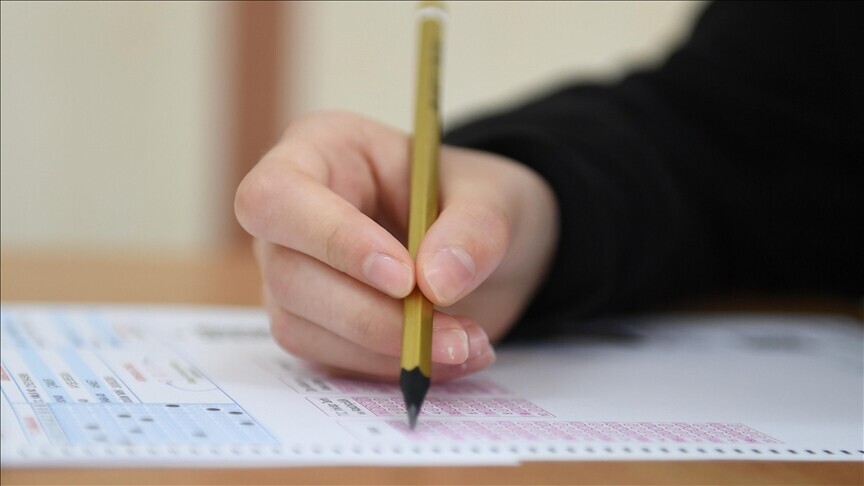 Milli Eğitim Bakanı Tekin: LGS ile YKS'nin içeriği ve soru havuzu yeni müfredata göre olacak haber görseli
