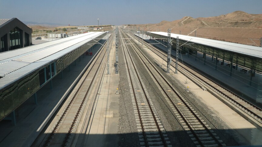 Türkiye'de son 24 yılda 2 bin 251 kilometre hızlı tren hattı inşa edildi haber görseli