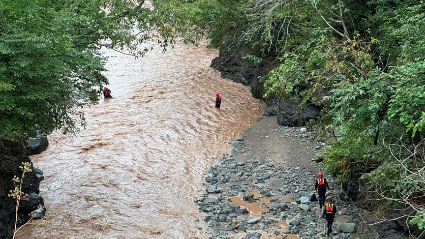 Giresun'da sel sularına kapıldığı değerlendirilen 2 kişi için arama çalışması başlatıldı haber görseli