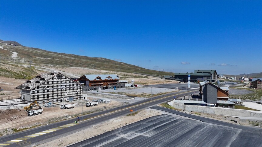 Erciyes Kayak Merkezi'ndeki yatak kapasitesi 15 yılda 3 katına çıktı haber görseli