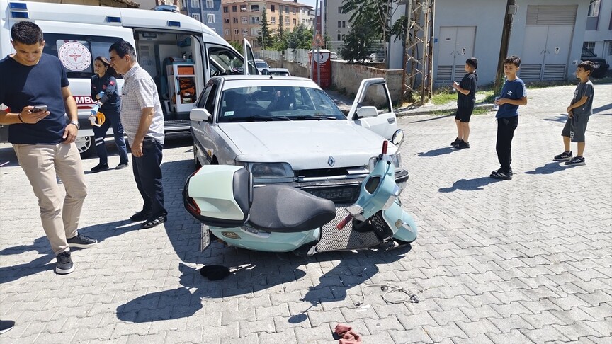 Çorum'da otomobille çarpışan motosikletin sürücüsü yaralandı haber görseli