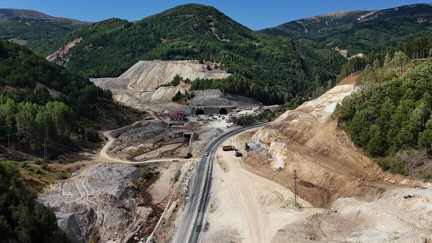 Geminbeli Tüneli'nin kış gelmeden hizmete açılması planlanıyor haber görseli