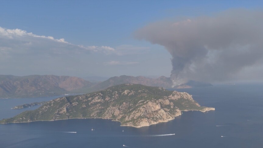 Marmaris'te çıkan orman yangınına müdahale ediliyor haber görseli
