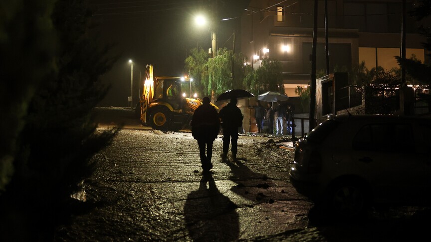 Mora Yarımadası'nda şiddetli yağışlar sonucu seller oluştu haber görseli