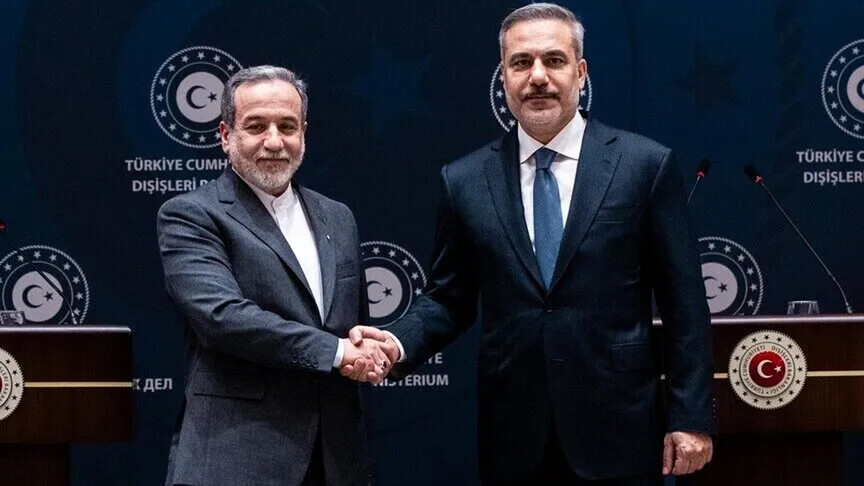 Ministri i jashtëm turk dhe ai iranian diskutojnë mbi rihapjen e Ngushticës së Hormuzit dhe armëpushimin