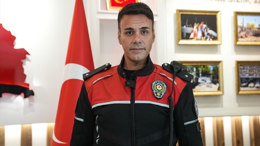 Fenerbahçe formalı çocuğu güvenli bölgeye götüren Komiser Yardımcısı Yurduseven, yaşananları anlattı haber görseli