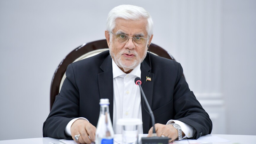 İran Cumhurbaşkanı Yardımcısı Arif: "Düşman toplumsal-kültürel darbe planlıyor" haber görseli