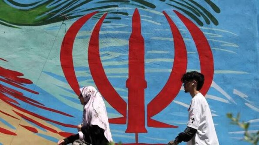 Teherani u ndalon dy punonjësve të ambasadës franceze të kthehen në Iran