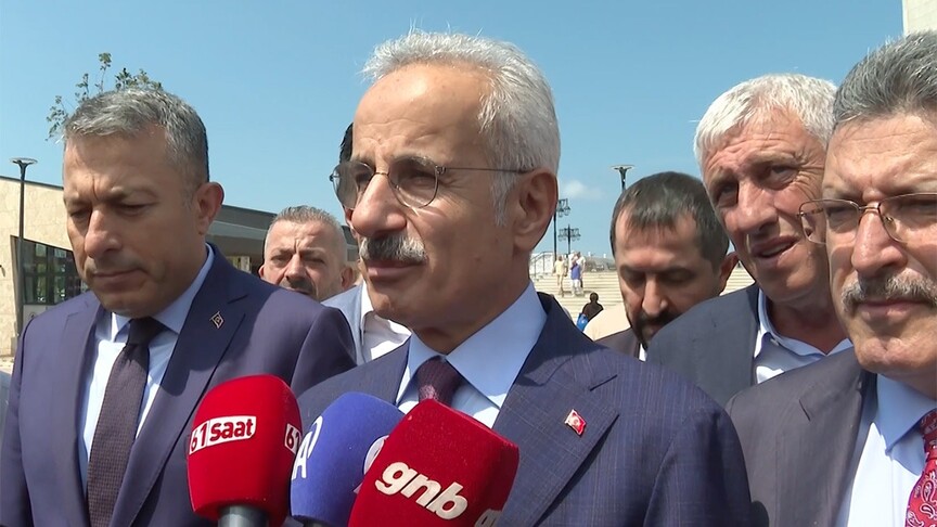 Bakan Uraloğlu, Trabzon'da raylı sistem projesinin temelinin eylülde atılacağını bildirdi haber görseli