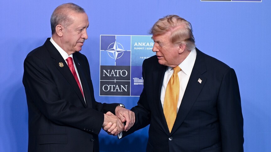 أردوغان يبحث مع ترامب العلاقات الثنائية وقضايا إقليمية وعالمية