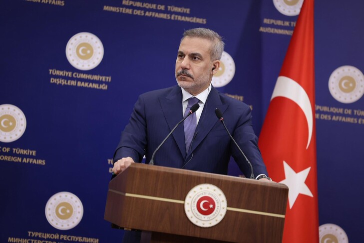 Turkish foreign minister speaks with Qatari, Syrian counterparts