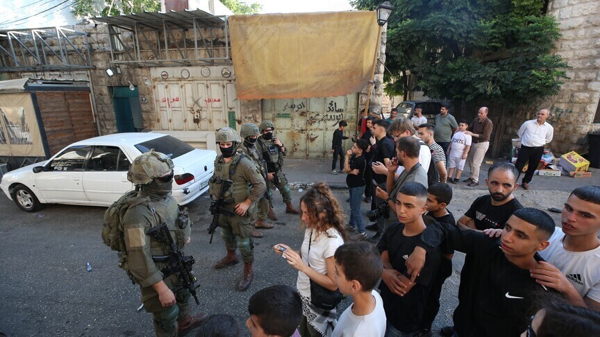 Israeli occupiers besiege 3 Palestinian homes in Qusra for 11th day: Palestinian mayor