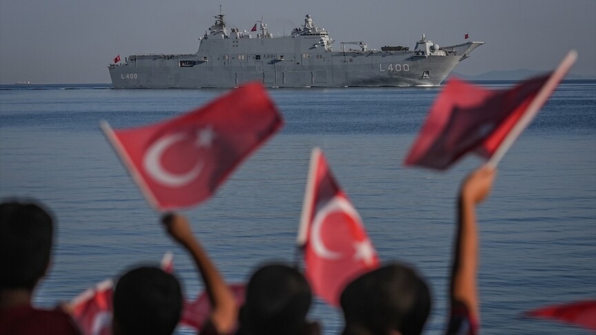 Türk donanmasının seçkin platformları "TEKNOFEST Mavi Vatan" öncesi Yalova'da selamlama geçişi yaptı haber görseli
