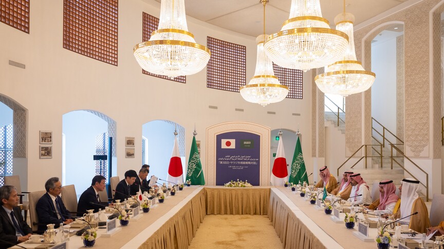 السعودية تعقد حوارا استراتيجيا مع اليابان وتدعو لفتح مضيق هرمز