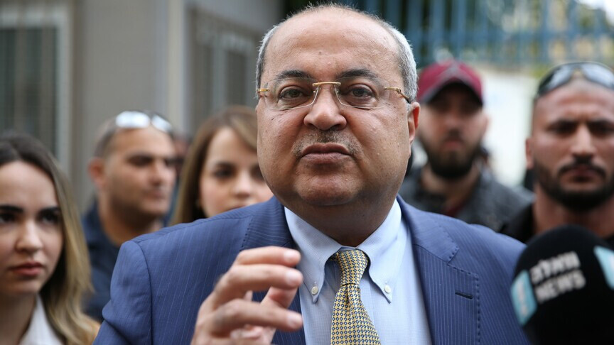 إسرائيل تمنع نائبا من زيارة الطبيب المعتقل أبو صفية