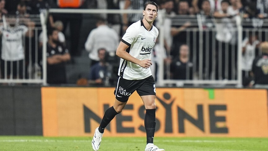 Beşiktaş'ın Sırp golcüsü Vlahovic, Kauno Zalgiris karşısında ilk kez maç kadrosunda haber görseli