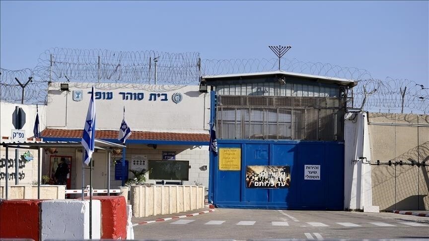 إسرائيل تصدر أوامر اعتقال إداري بحق 42 فلسطينيا