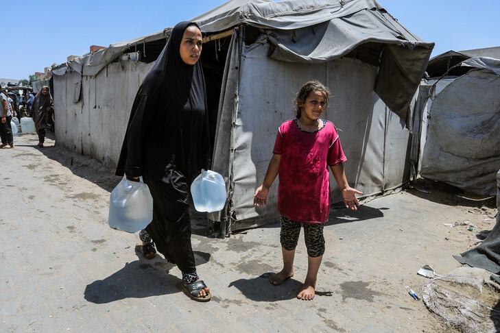 REPORT - Scorching heat, scarce water add to hardship for displaced families in Gaza